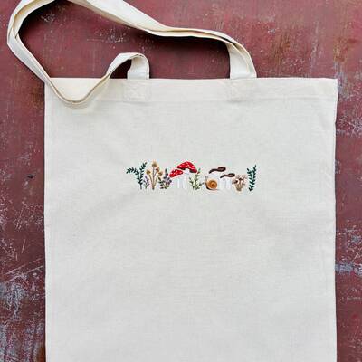 Plátěná taška s výšivkou darů lesa