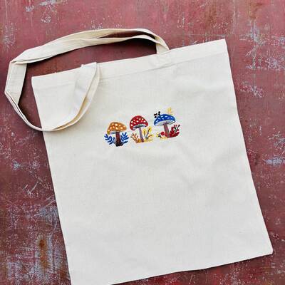 Plátěná taška s výšivkou hub